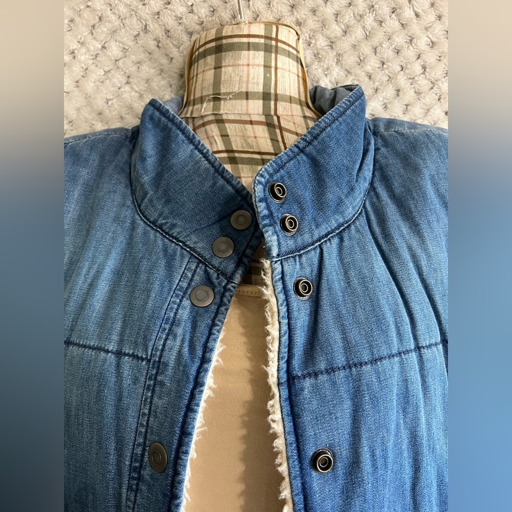 Old Navy Sherpa-Lined Denim Vest. - Picture 7 of 9